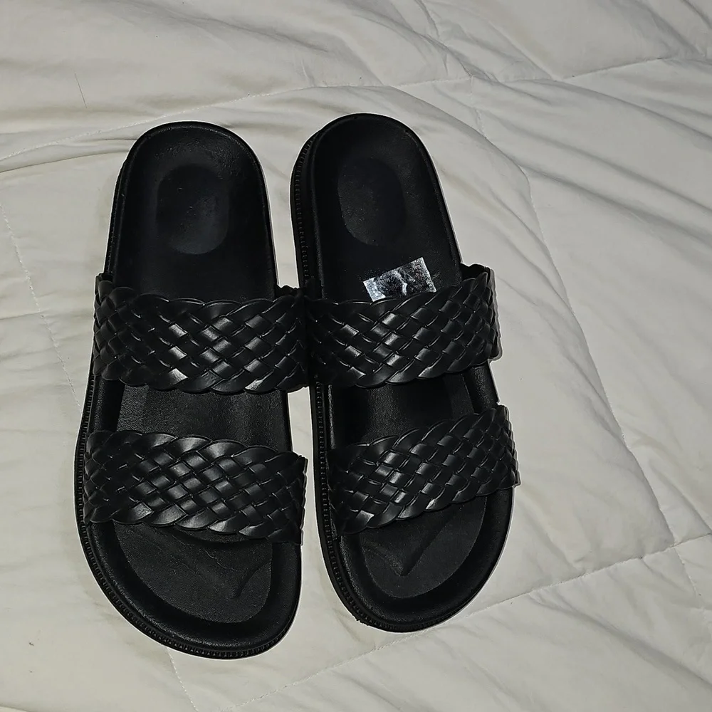 Womens Black Sandals Sz 7/8. Nwots! Great Staple Piece!!